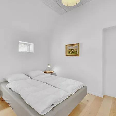 In With 6 Bedrooms Spjald