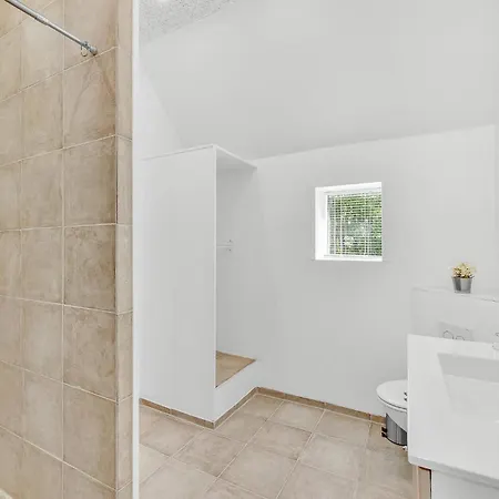 In With 6 Bedrooms *