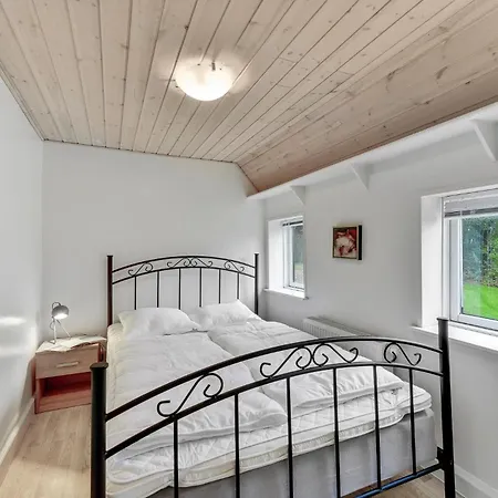 In With 6 Bedrooms Spjald