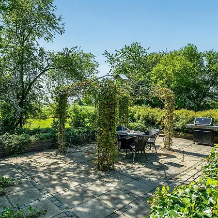 In With 6 Bedrooms Casa de Férias